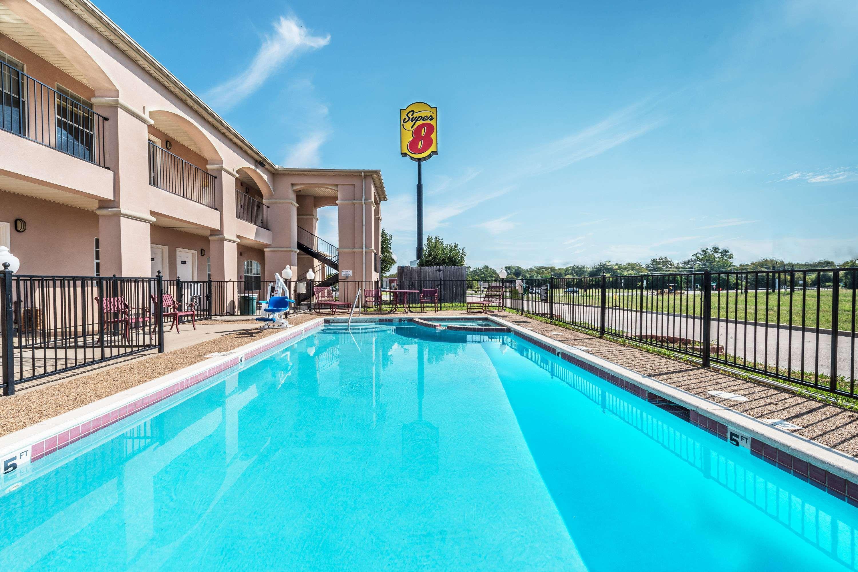 Super 8 By Wyndham Greenville Εξωτερικό φωτογραφία